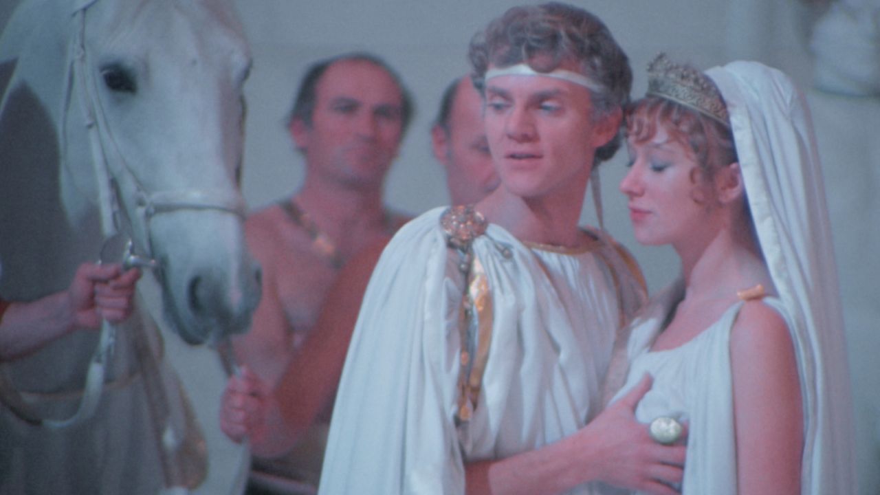 Crítica | Filme | Calígula: O Corte Final